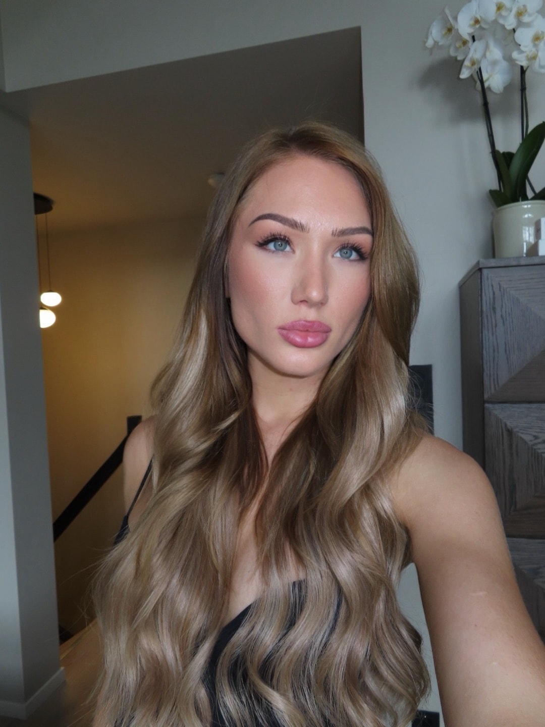 Swipe for a new haircolor with rapunzelofsweden 🤍 Code «Helene15» for cashhhhh off if you want some extra hair too 💸