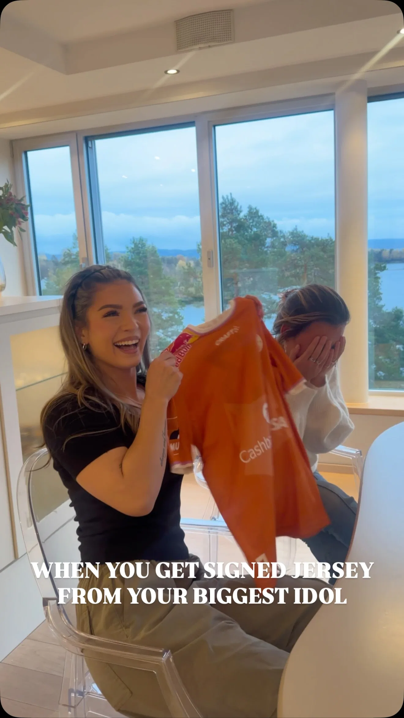 Best reaction ever 😂🙏🏼🥰😭🤾🏽 Thank you !!@annavyakhireva13 @odensehaandbold_official 🤍 #handball #biggestfan #reaction #su
