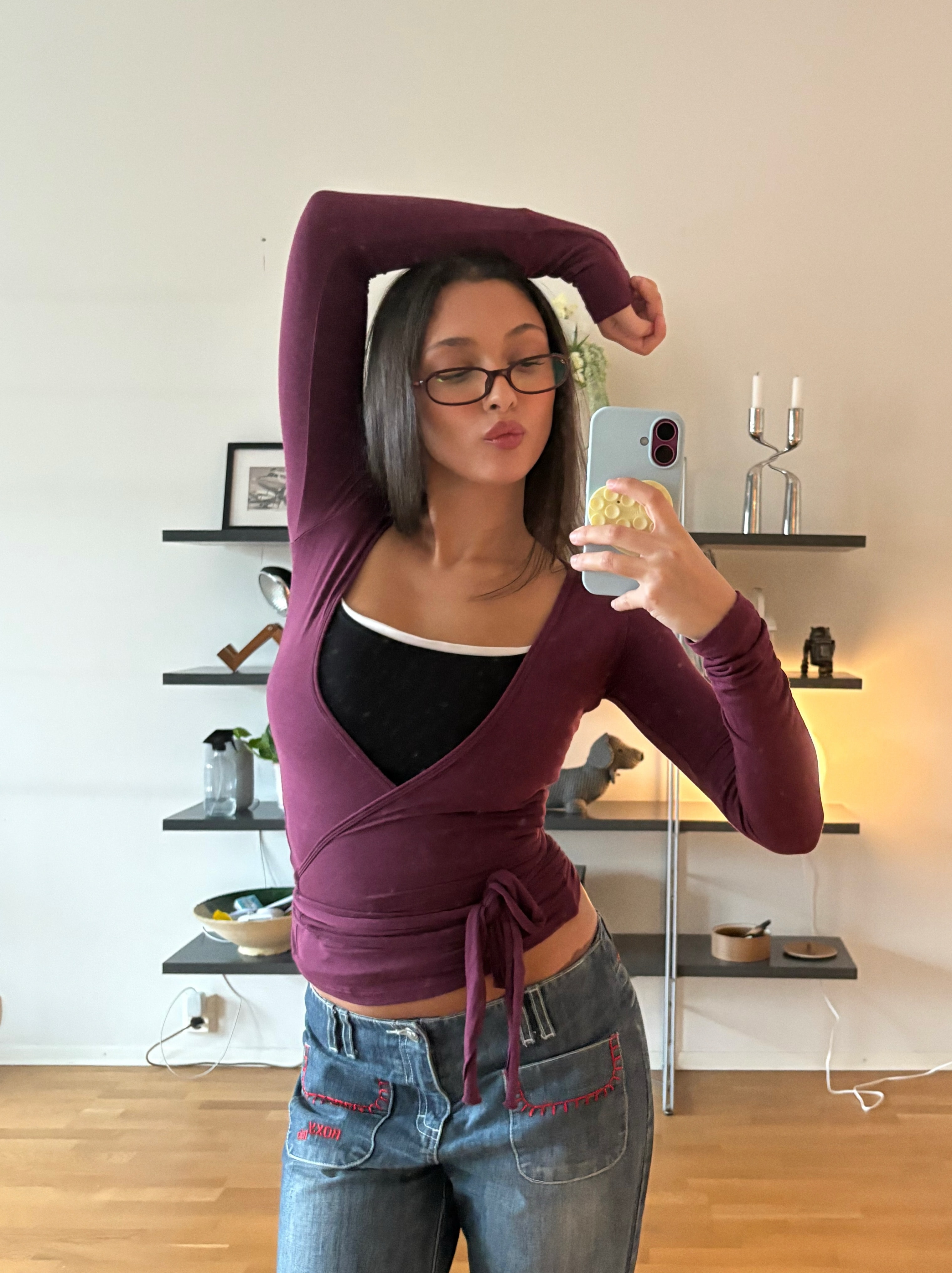 Tb to longer hair </3
Pants: vintage @roxy
Glasses: @chimi
Wraptop: @exercere_