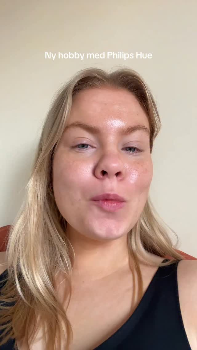 Herregud jeg vil til og med kjøpe sånn stripe å ha på gulvet så det lyser opp på veggen. Nå må noen si fra til meg snart