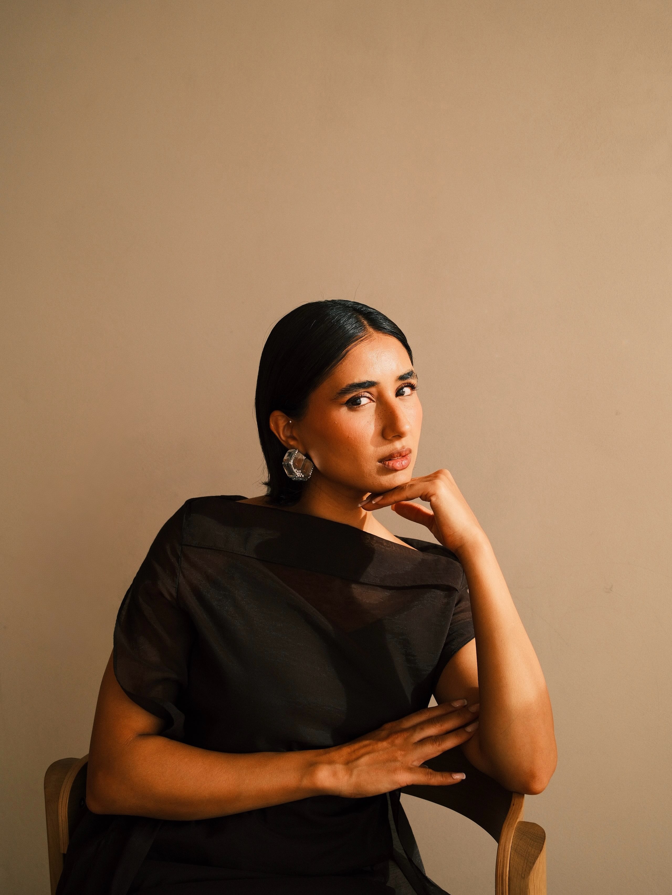 Captured so beautifully by @ariamgm 📷
The earrings deserved their own moment💎
Dress: @freudiankicks @viktoriachan
E